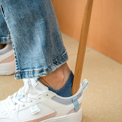 Elegant Home | Long Handled Shoehorn with Magnetic Wall Mount | Effortless Shoe Dressing Aid