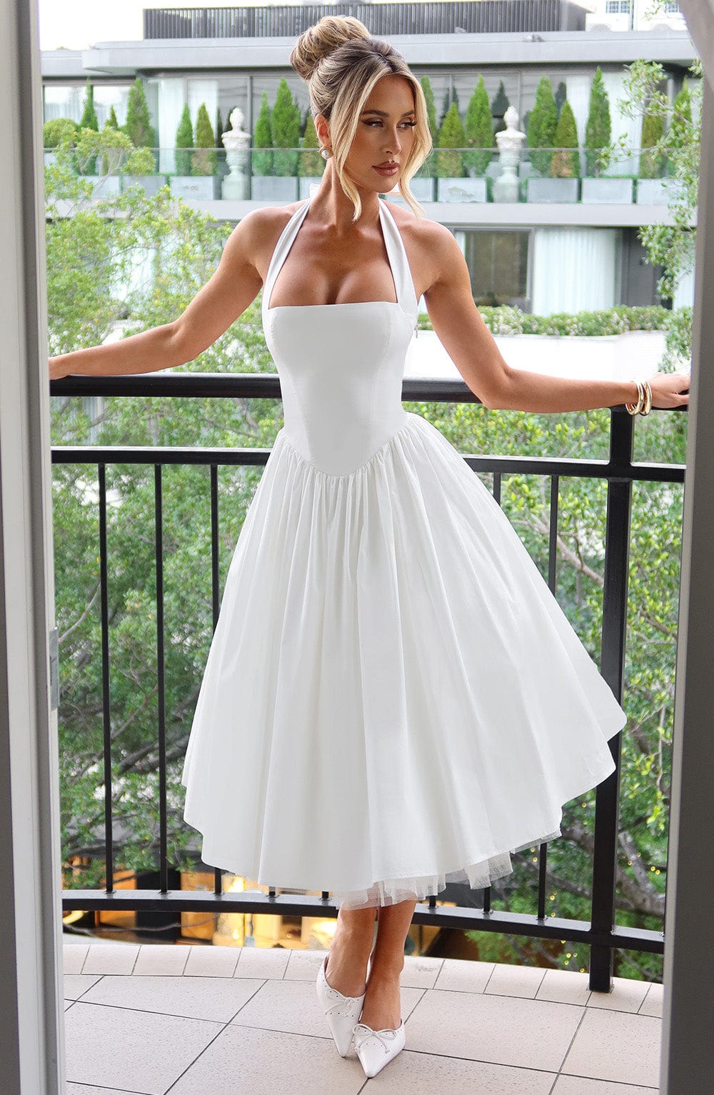 Elegant | Women's Cocktail Dress with Halter Neck Design | Flattering Midi Length for Wedding Guests