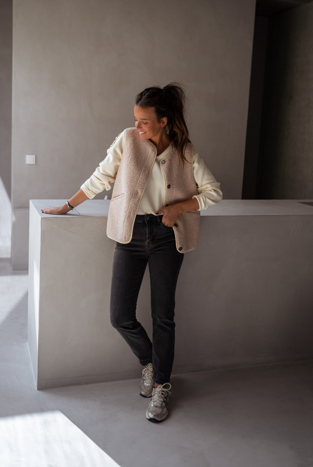 Women's Soft Fabric Vest — Relaxed Sleeveless Layering Gilet 1