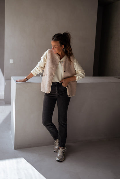 Women's Soft Fabric Vest — Relaxed Sleeveless Layering Gilet 1