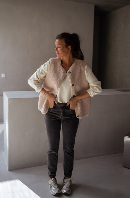 Women's Soft Fabric Vest — Relaxed Sleeveless Layering Gilet 2